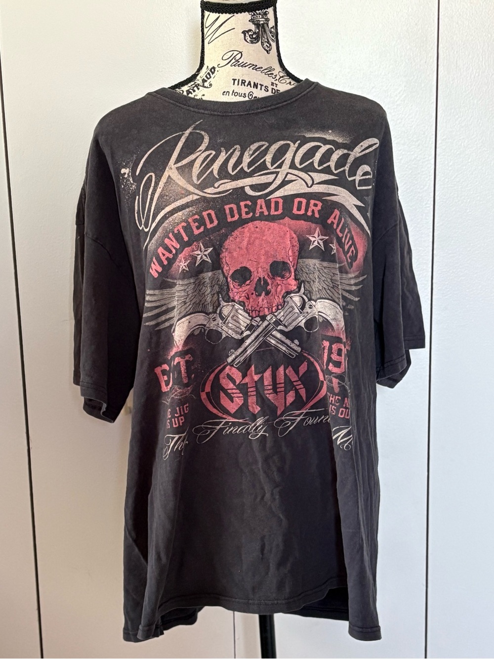 Vintage Renegade Skull Graphic Tee - Black with Red Print